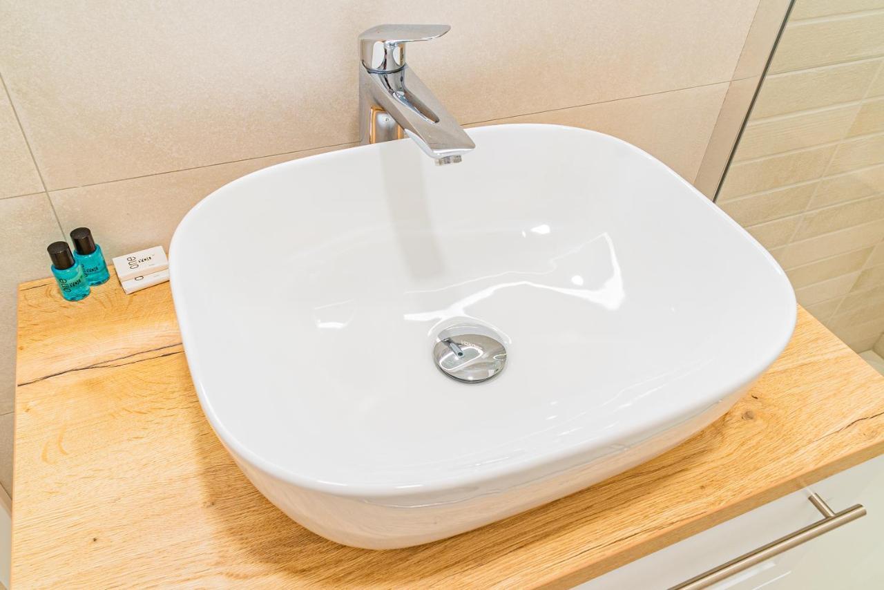 Apartman Lena Centar Bol Zewnętrze zdjęcie